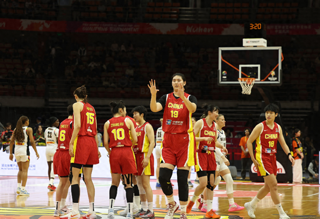女篮惨败张子宇成唯一亮点！18分钟20+11统治内线 2.26米对抗超强|比利时|李月汝|韩旭|比利时女篮|中国女篮_新浪体育_新浪新闻