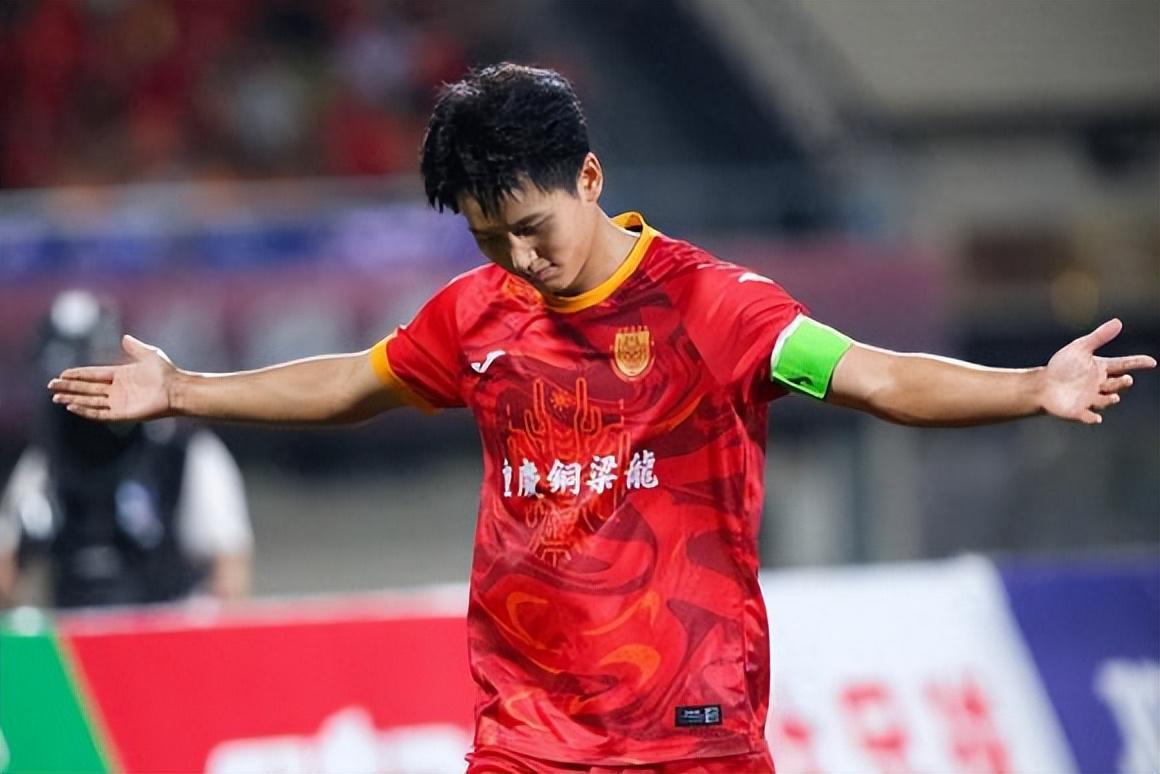 开云体育下载-向余望和李镇全亮相新去处！已抽出“渝超”8强对阵，引发热议
